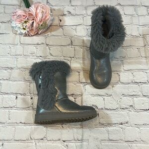 🌸 Kohl’s Grey Shimmery Lined Boots